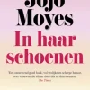 In haar schoenen